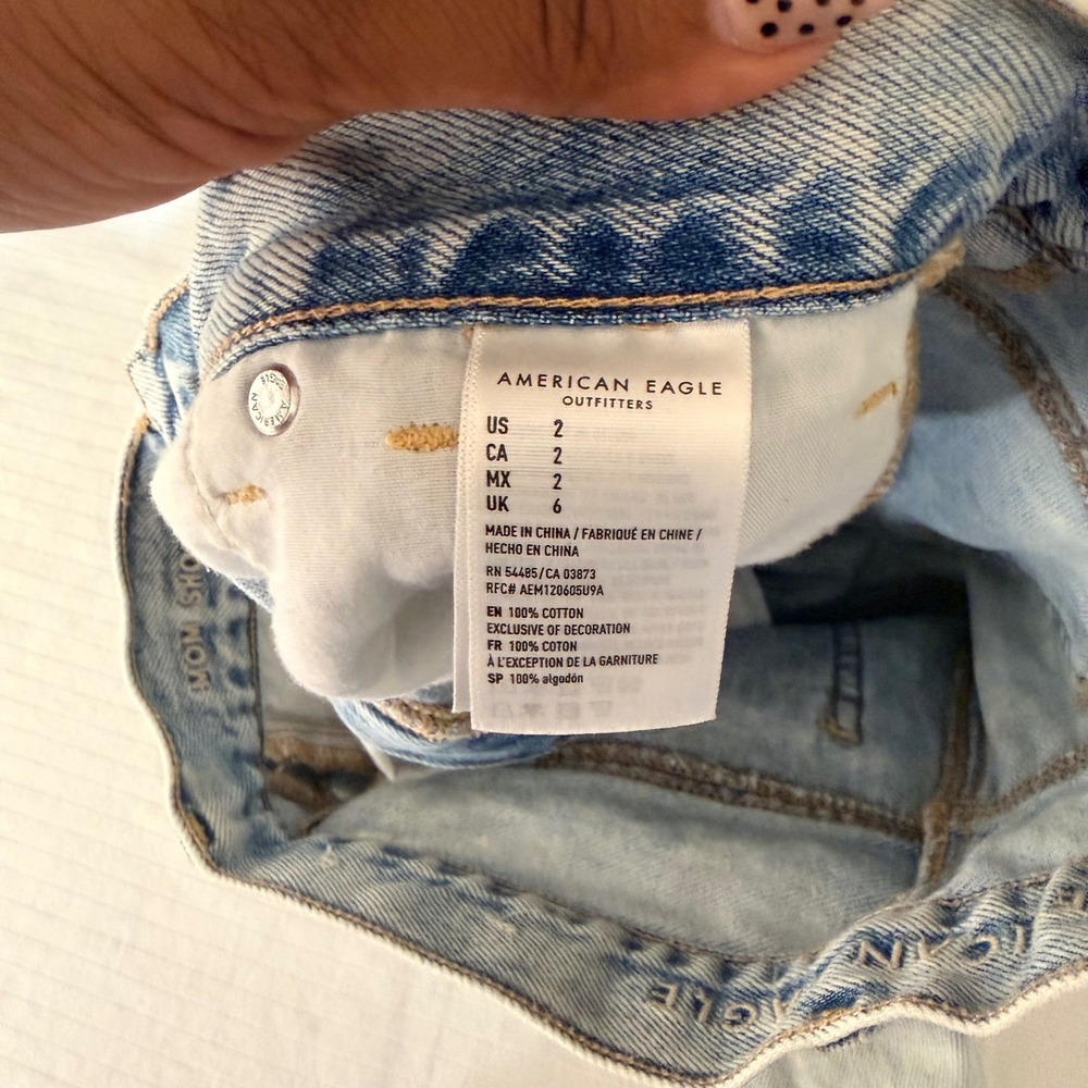 American Eagle Womens High Rise Distressed Denim Mom Short Size 2 Acid Wash Jort - Picture 11 of 12